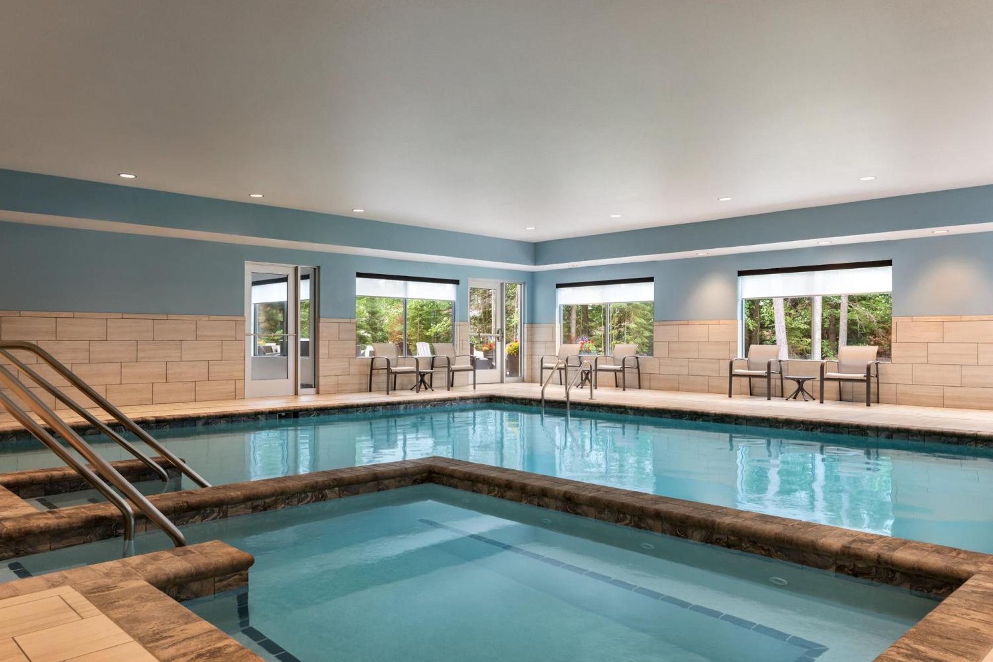 Holiday Inn Express & Suites Rhinelander By Ihg Екстер'єр фото
